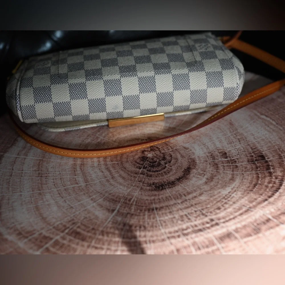 Authentic Louis Vuitton Favorite PM in Damier Azur Canvas - Picture 4 of 16